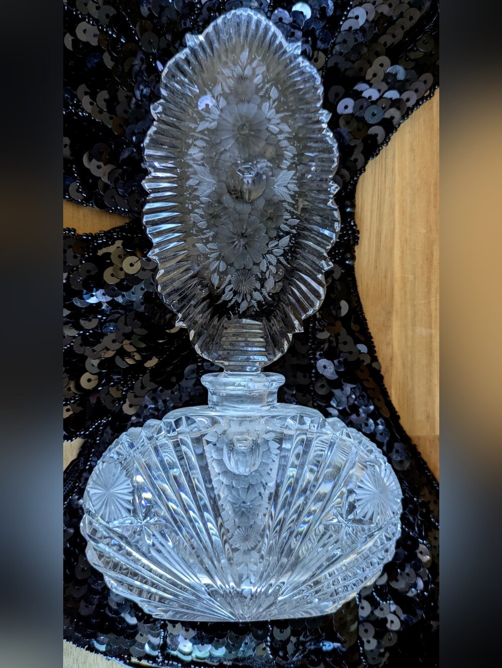 Wonderful Large Vintage Art Deco Perfume Bottle
Beautiful Glass Floral Etched